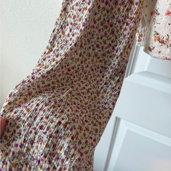 ⚡️American Eagle Floral Wrap V-Neck Blouse - Cream/Blush - Picture 4 of 6